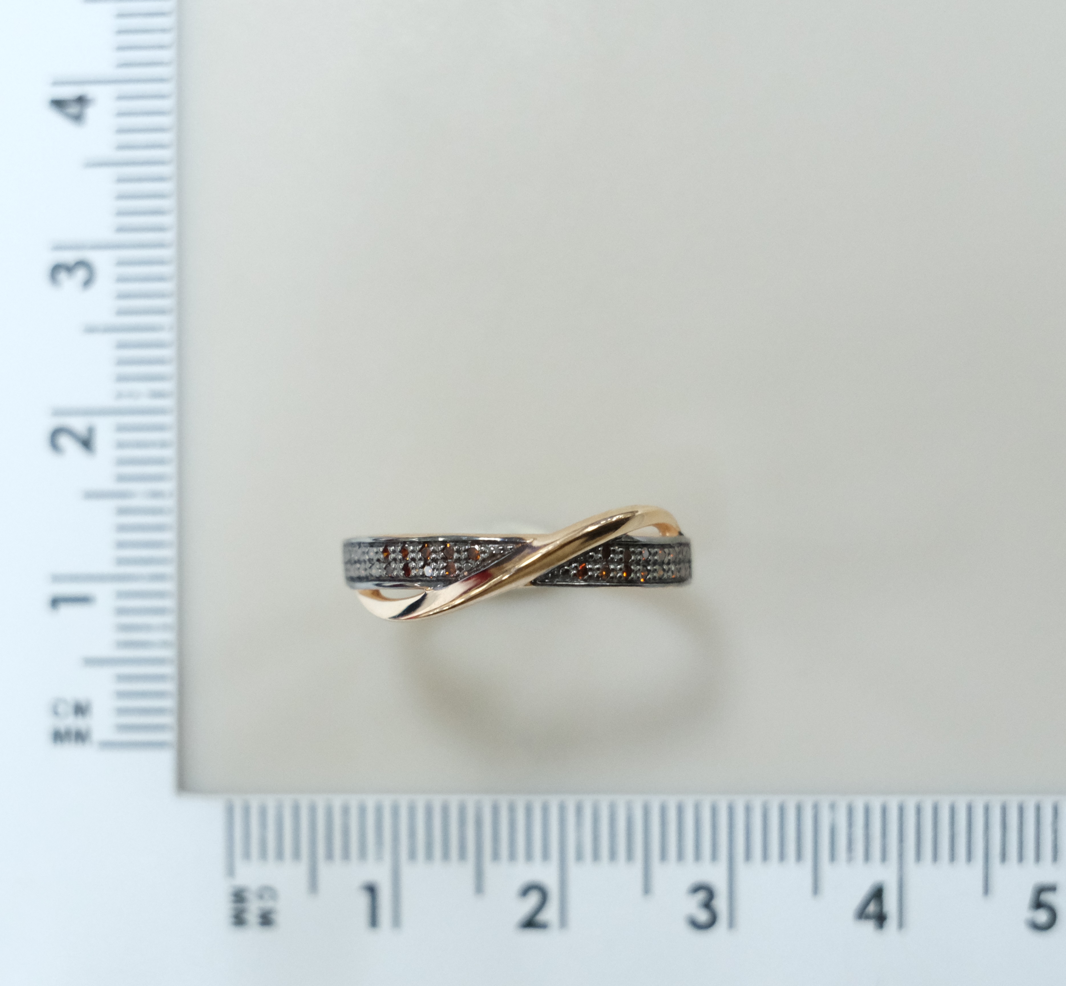 Кольцо из золота с оранжевыми бриллиантами